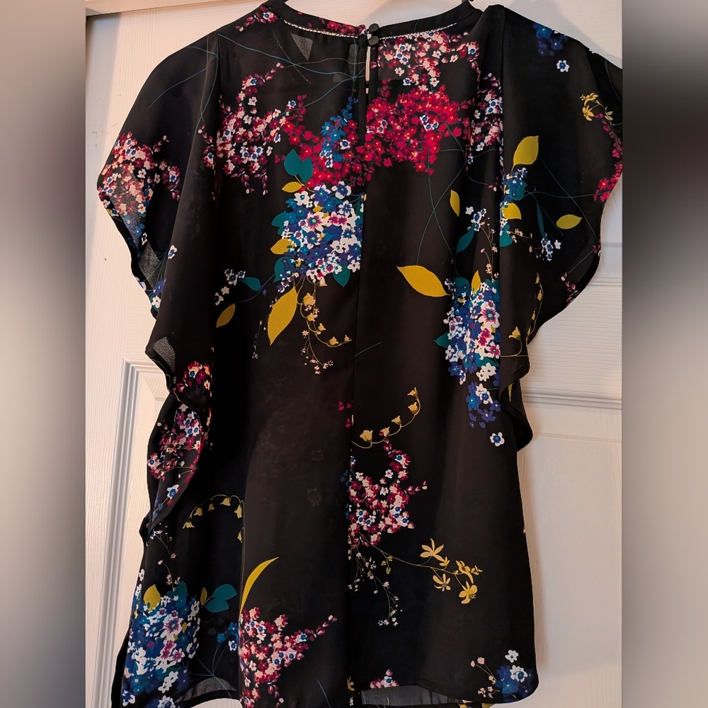 Worthington Multicolor Floral Blouse. Size Small.